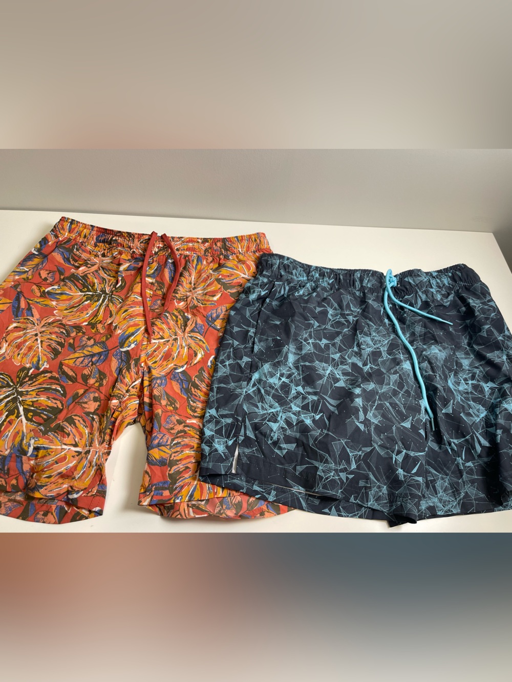 Men’s Kirkland Signature Swim Shorts -large